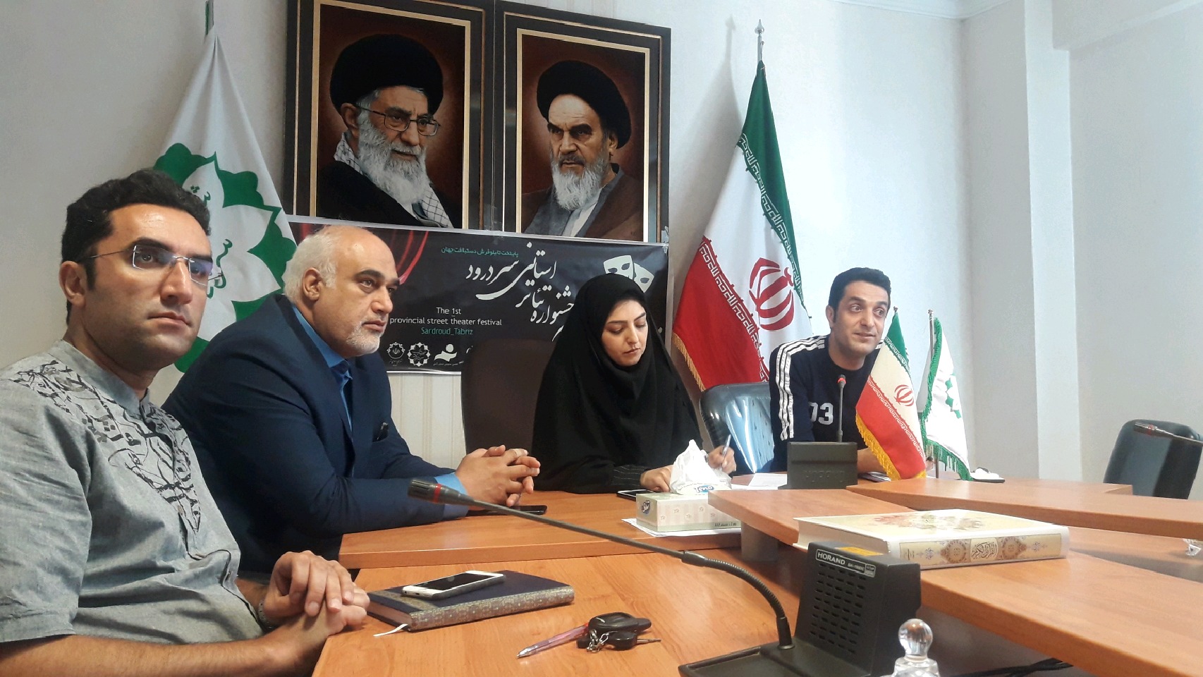 مصمم شدیم آموزش شهروندی را با دستان هنرمندان تئاتر خیابانی انجام دهیم/ تئاتر خیابانی، بهترین راه برای ارایه آموزش های شهروندی و فرهنگ سازی در شهر است