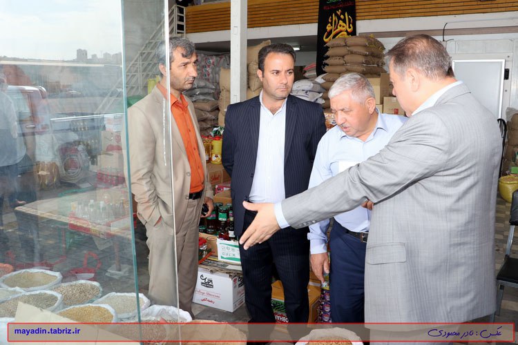 بازدید مدیرعامل سازمان میادین از میدان خشکبار  جلسه هم اندیشی مدیر عامل سازمان میادین با هیات امناء میدان بزرگ خشکبار کلانشهر تبریز