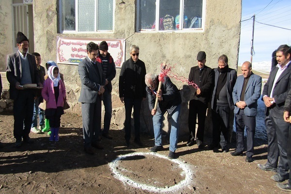 با حضور خیرمحترم مدرسه ساز مدرسه ۲کلاسه خیرساز روستای حاج یوسف لوی علیای منطقه کندوان کلنگ زنی شد