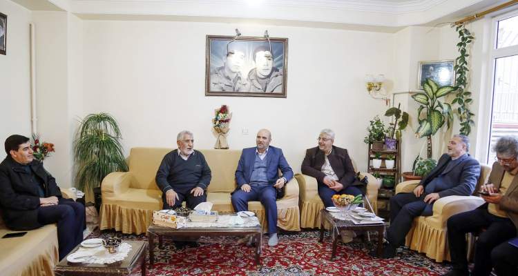 دیدار استاندار و مدیرکل بنیاد آذربایجان شرقی با پدر شهیدان «خانمحمدی» بمناسبت به مناسبت سالروز میلاد حضرت علی(ع)