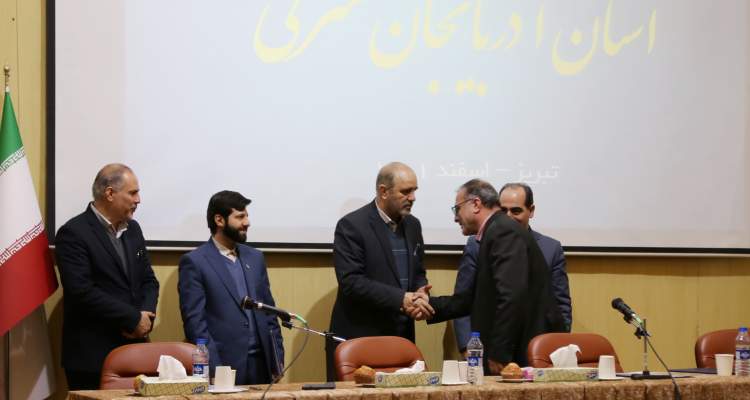 تجلیل استاندار آذربایجان شرقی از مدیرکل بنیاد استان/«ابوالفتح زاده» مدیر فعال در حوزۀ ایثارگری شناخته شد