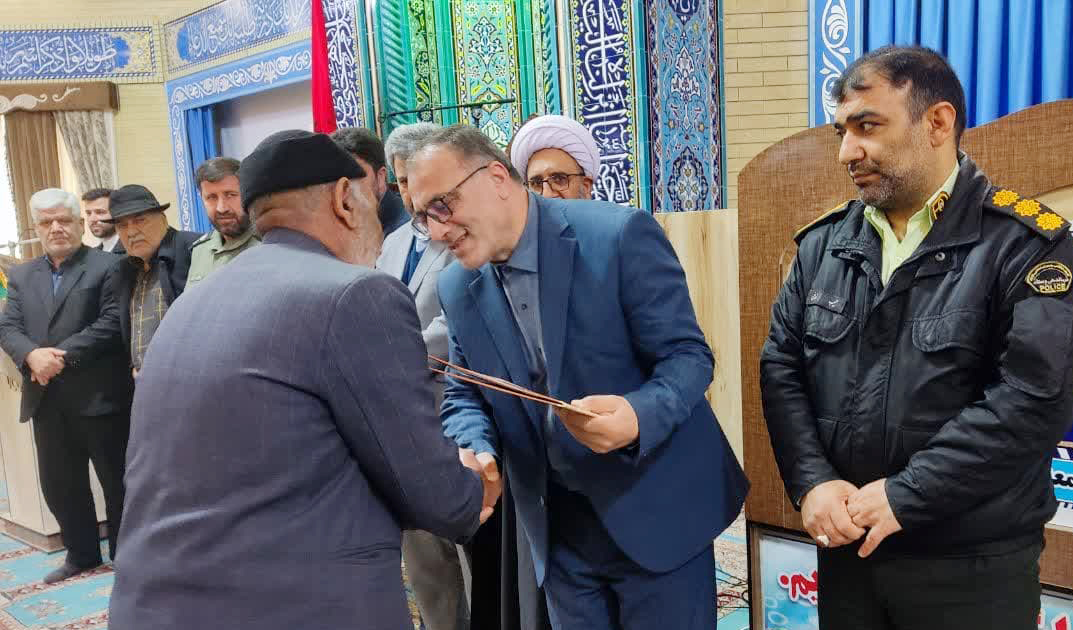 تجلیل از ۲۲عضو جامعۀ ایثارگری ورزقان بمناسبت ۲۲اسفند با حضور مدیرکل بنیاد آذربایجان شرقی