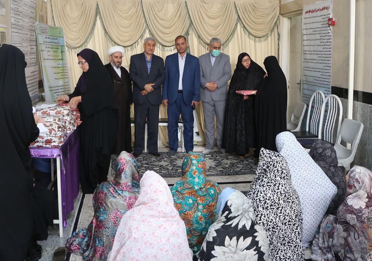 تجلیل از مددجویان فعال قرآنی ، فرهنگی و اشتغال زندانیان بند زنان