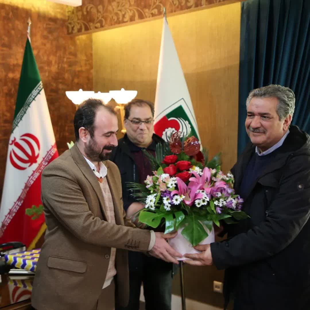 همزمان با میلاد مولود کعبه و روز پدر انجام شد؛تجلیل از حبیب طیاری، پیشکسوت حوزه روابط عمومی آذربایجان شرقی