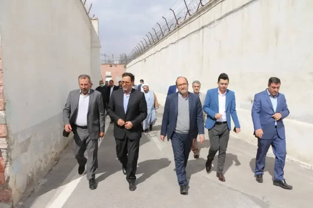 در بازدید مدیرکل کتابخانه های عمومی آذربایجان شرقی تاکید شد:توسعه اجرای برنامه‌های تربیتی، اصلاحی و فرهنگی در زندان‌های آذربایجان‌شرقی