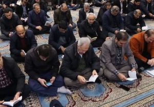 توسل کارکنان منطقه ۸ عملیات انتقال گاز ایران به اهل بیت (ع) در آیین زیارت عاشورا