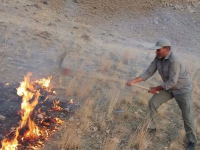 مهار آتش‌سوزی در ارتفاعات کیامکی؛ دو هکتار مرتع طعمه حریق شد