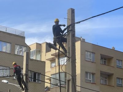 تبدیل شبکه فضار ضعیف هوایی برق تبریز به کابل خودنگهدار در خط پایانی