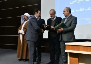 تجلیل از مدیرکل غله و خدمات بازرگانی آذربایجان شرقی به‌عنوان دستگاه برگزیده در حوزه فریضه الهی نماز