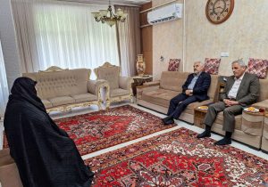 مدیرکل بنیاد شهید آذربایجان شرقی و مشاور استاندار با خانواده معظم شهدا دیدار کردند